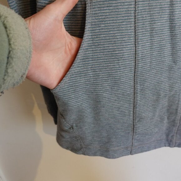 𝅺EDDIE Bauer Sweater Striped Gray Blue Pockets Small - Picture 5 of 12